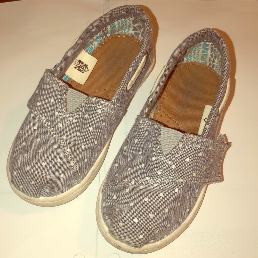 Toms causal shoes